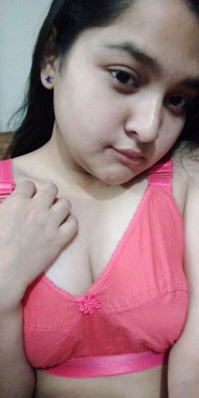 Beautiful Indian maal nude selfies looking seductive