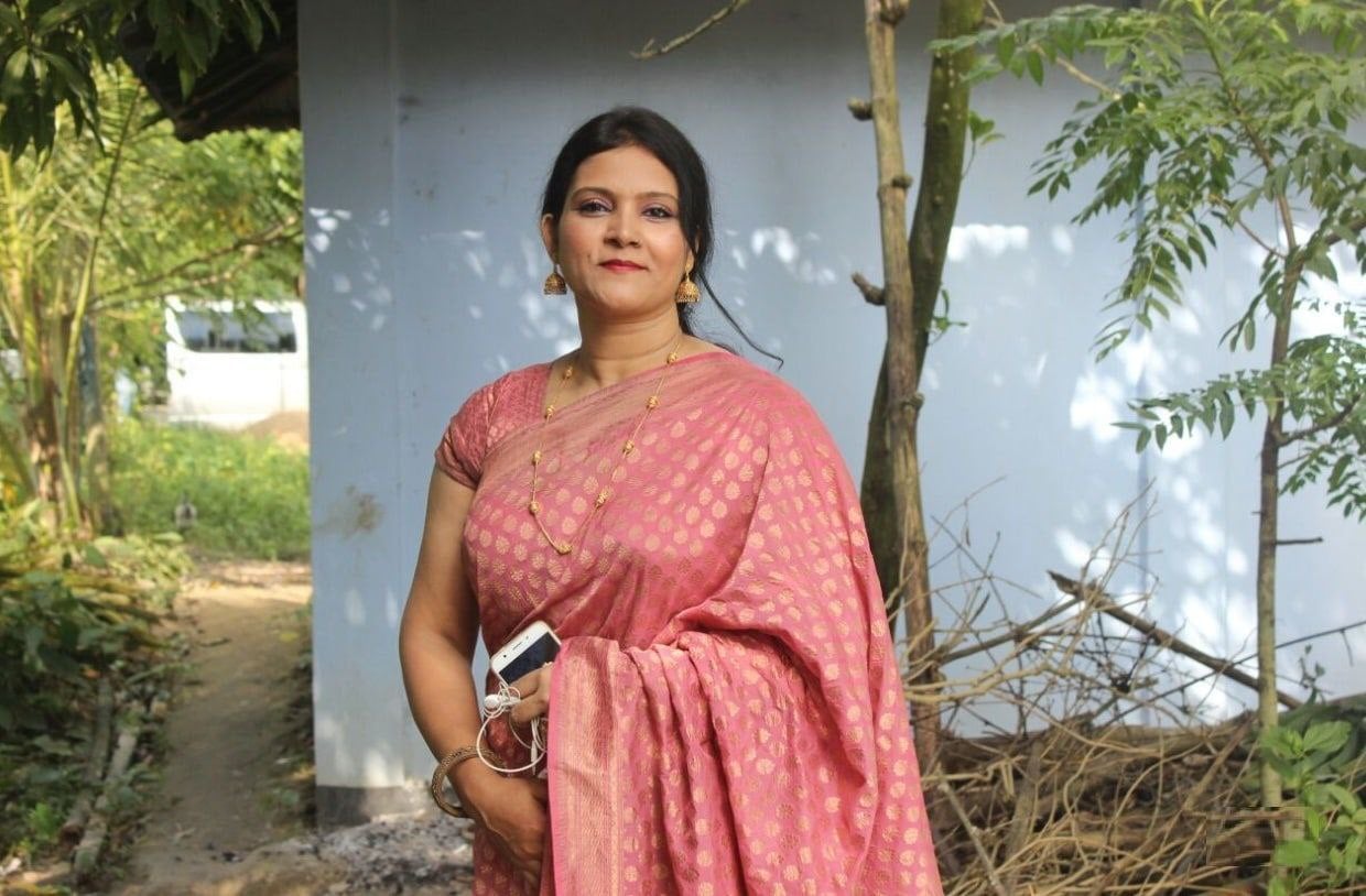 Mature MILF naked huge boobs on display