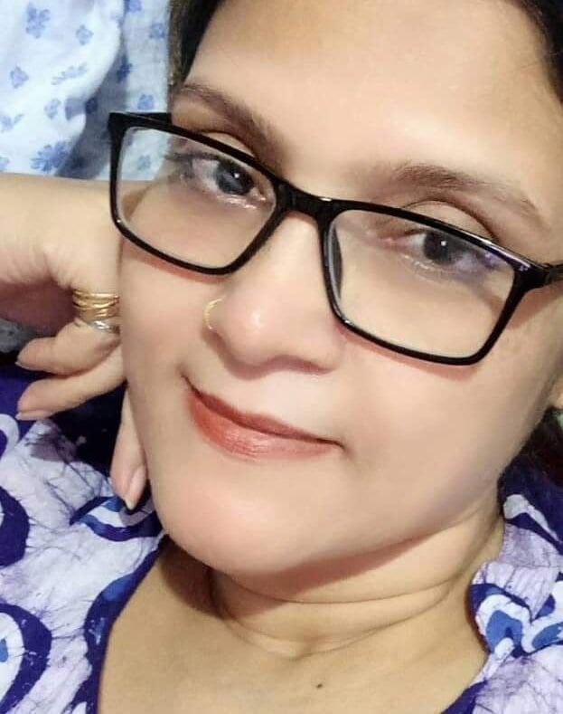 Mature MILF naked huge boobs on display