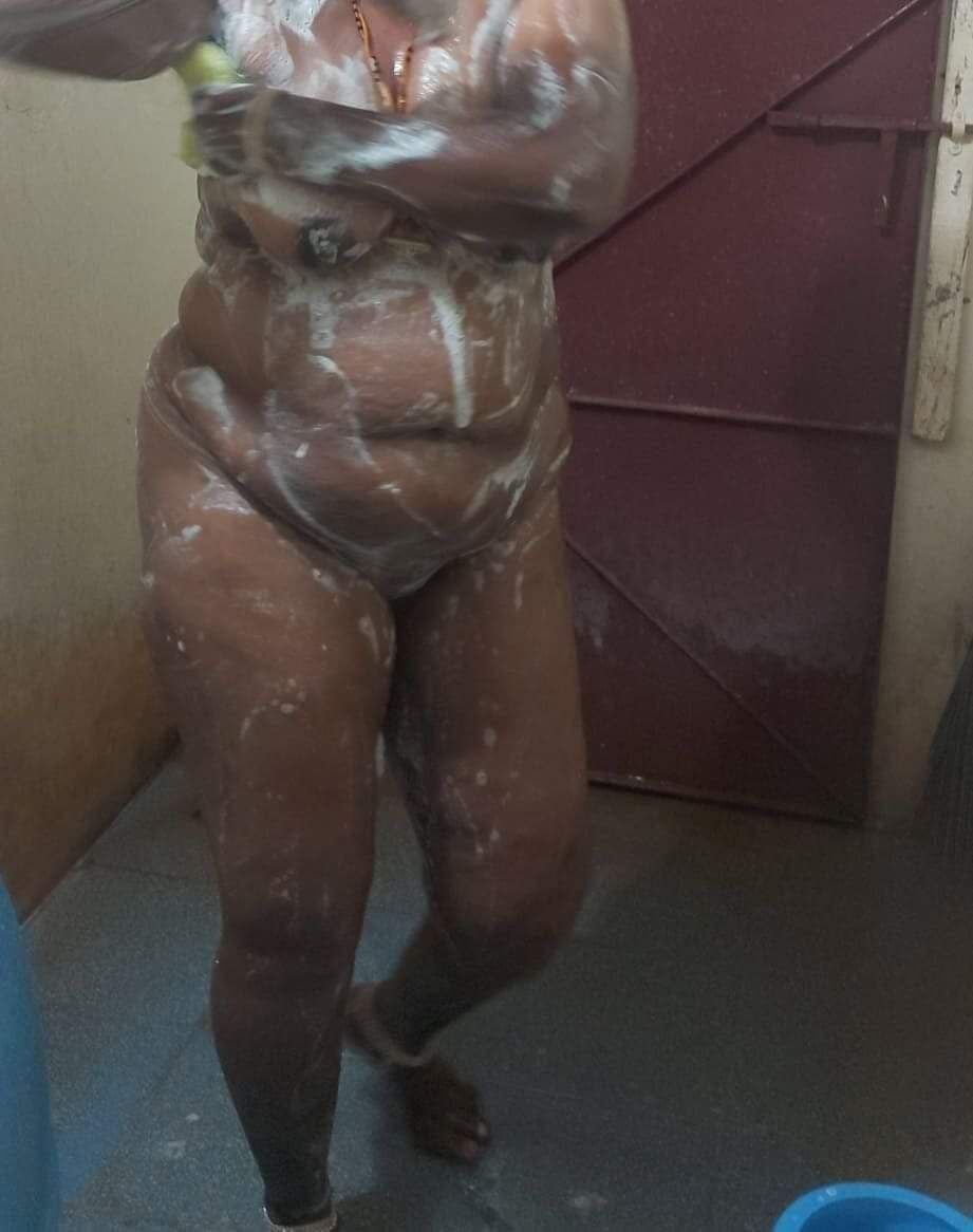 South Indian Tamil wife naked bathing photos