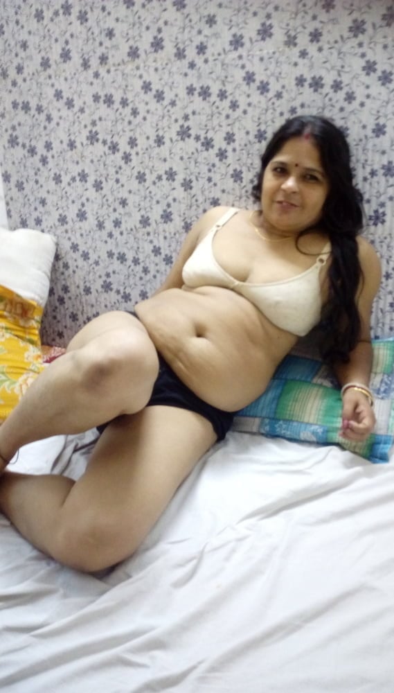 MILF naked blowjob and doggy fucking with husband