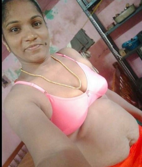 Tamil wife stripping saree and showing nude body curves