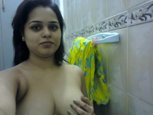 Girlfriend from New Delhi showing firm boobs