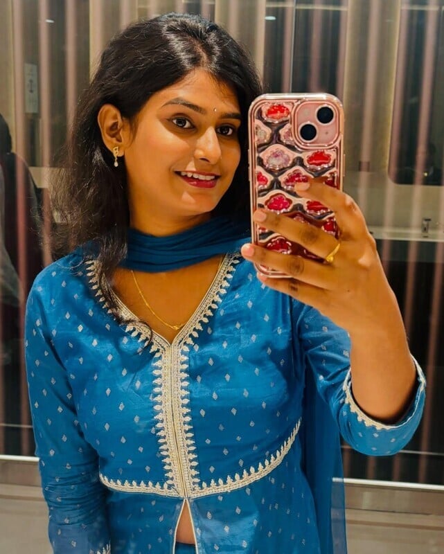 Bengaluru IT girl in hostel nude after dress change