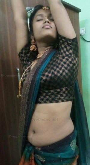 Telugu slutty wife removing saree and boobs show