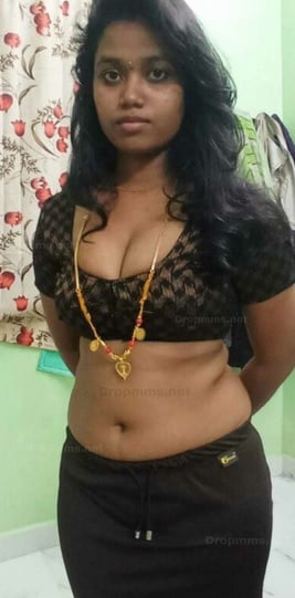 Telugu slutty wife removing saree and boobs show