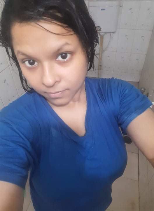 Desi girl nude bathing and big boobs flaunt