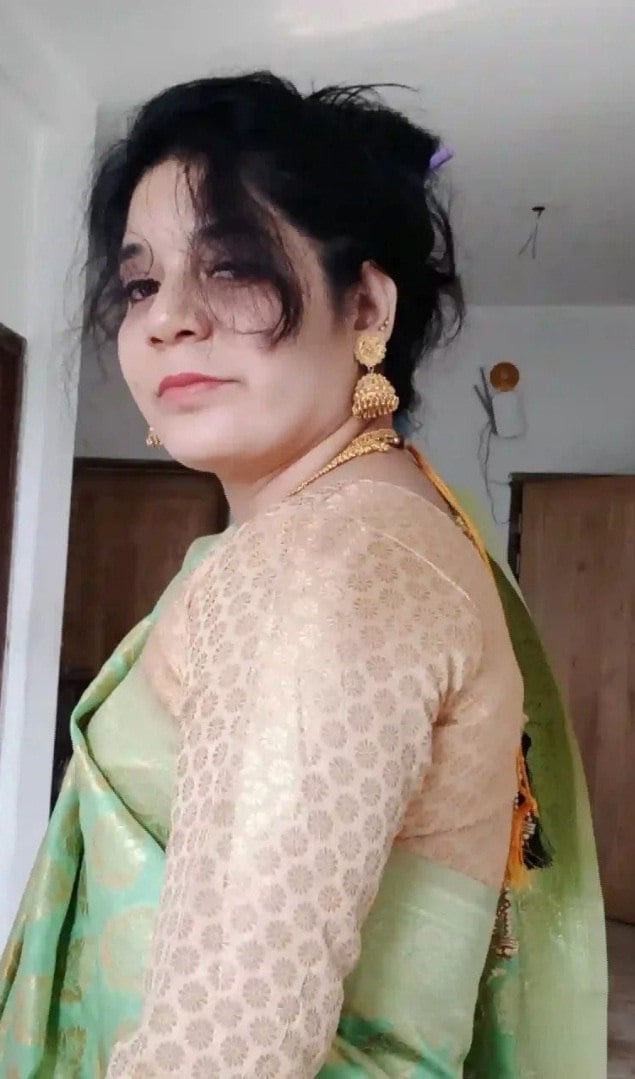 Sexy MILF nude photos shared with secret lover