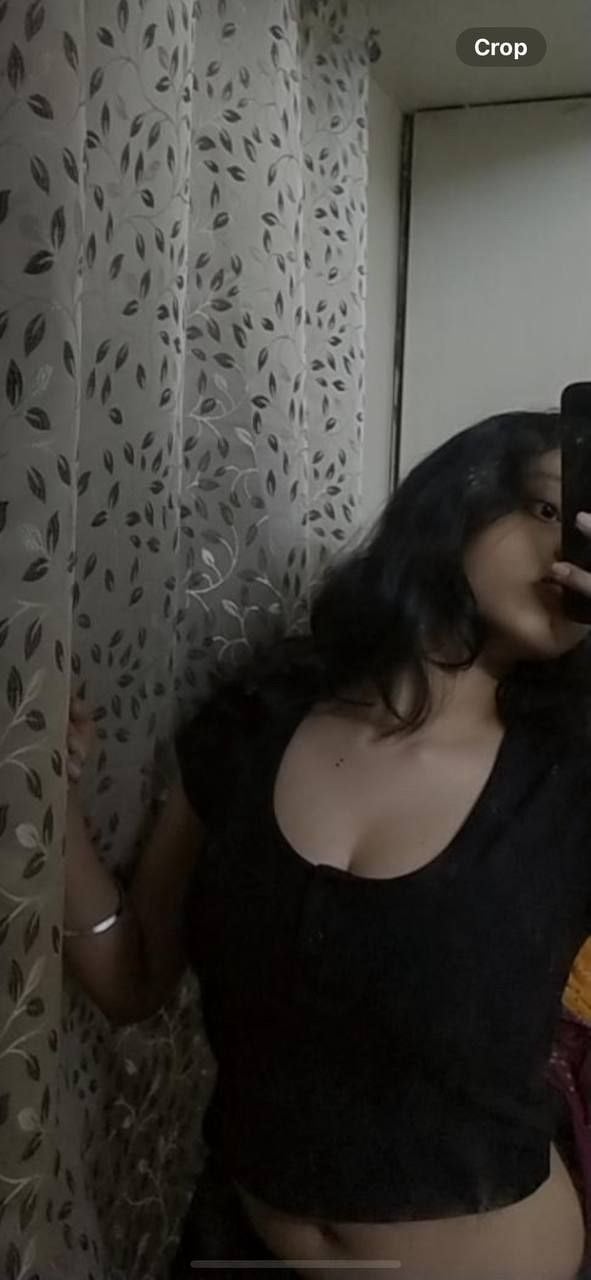 Girlfriend in towel shows big boobs and naked pussy