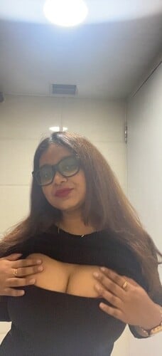 Classy Indian girl showing huge milk tankers