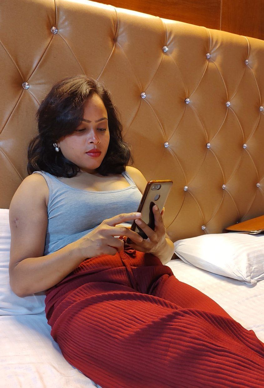 Gorgeous Indian escort girl nude sex with client