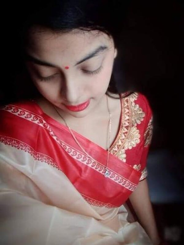 Desi girlfriend exposing nude body showing photos