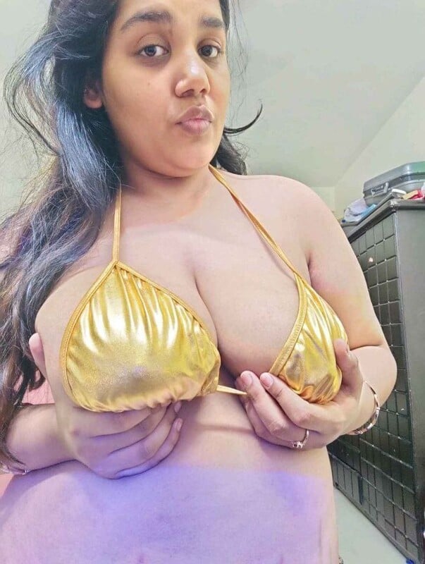 Bubbly Indian girlfriend naked viral photos live