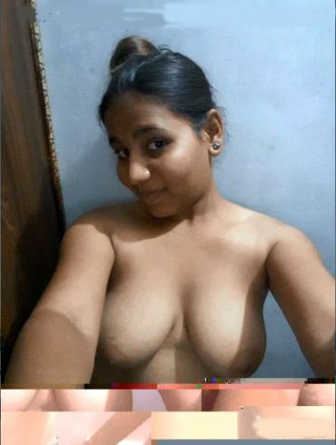 Indian girl topless boobs showing selfie pics