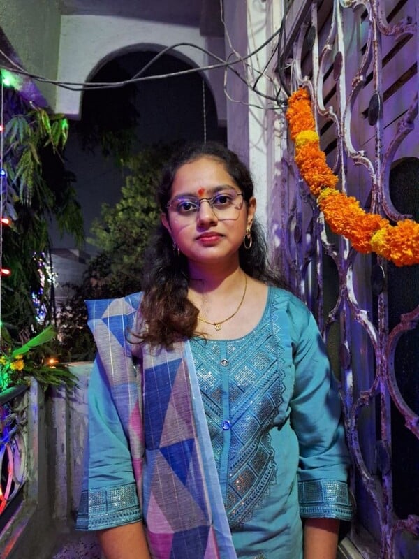 Desi girl unseen topless photos in black & white