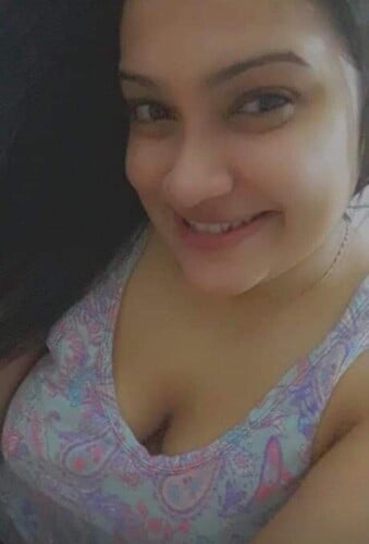 Cute Goan girl boobs showing with smiling face
