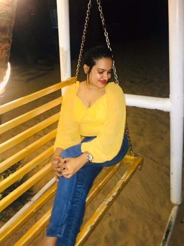 Cute Goan girl boobs showing with smiling face