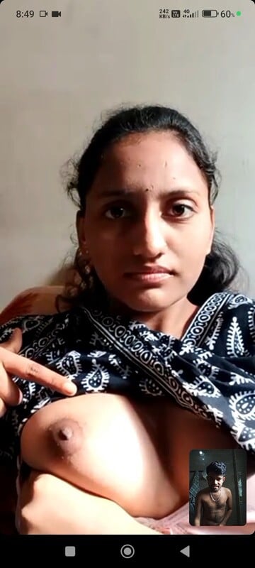 Indian girlfriend in saree showing boobs to lover