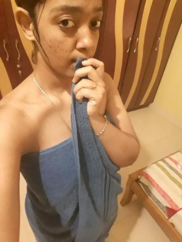 Indian cute girlfriend topless photos release