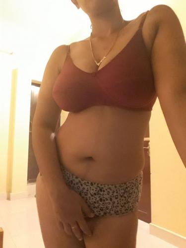 Indian cute girlfriend topless photos release