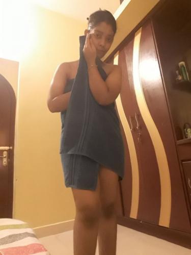 Indian cute girlfriend topless photos release