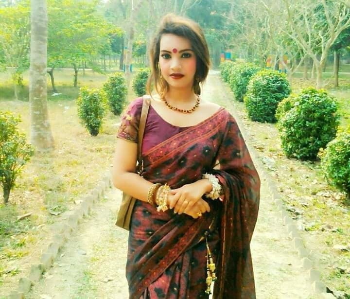 Ex-girlfriend nude photos shared exclusively