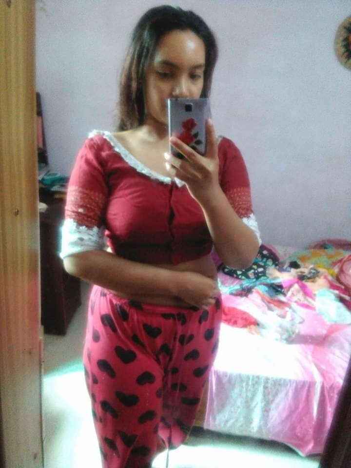 Ex-girlfriend nude photos shared exclusively