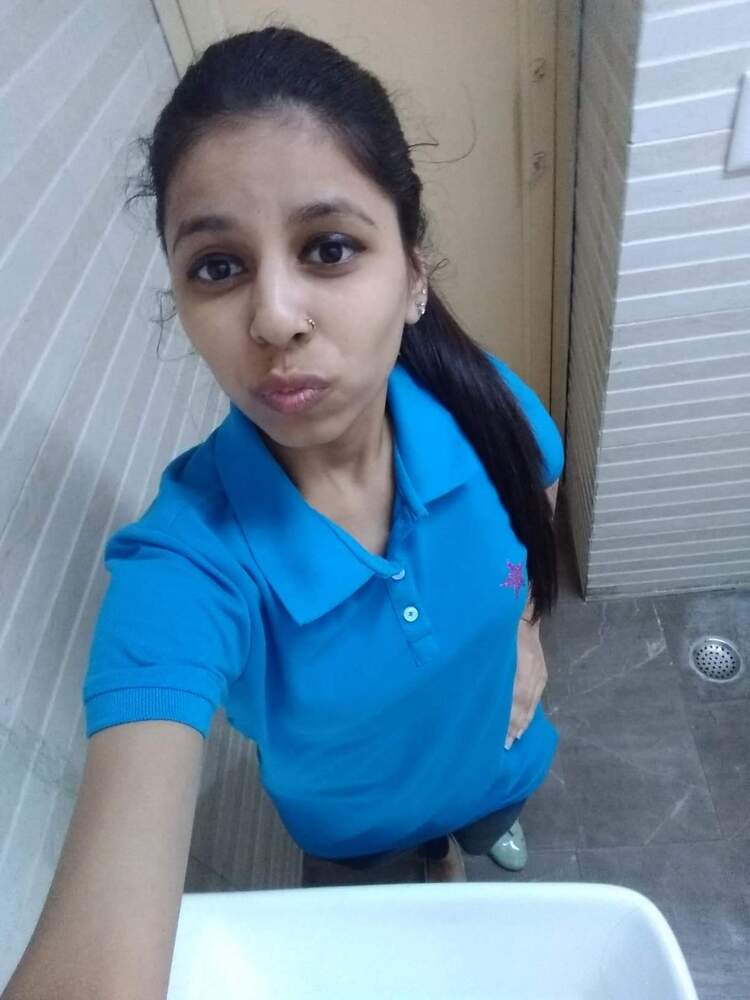 Indian dental clinic receptionist nude selfies