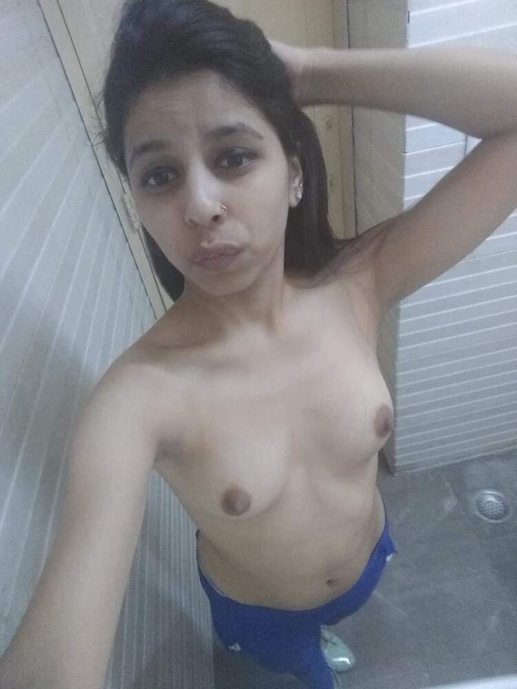 Indian dental clinic receptionist nude selfies