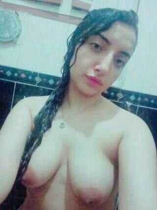 Cute Indian bathing girl private body parts show