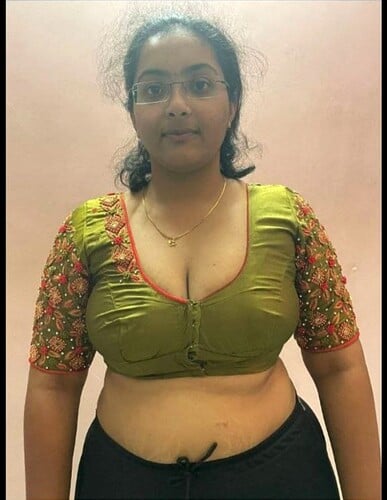 Busty Indian girl naked in front of mirror pics