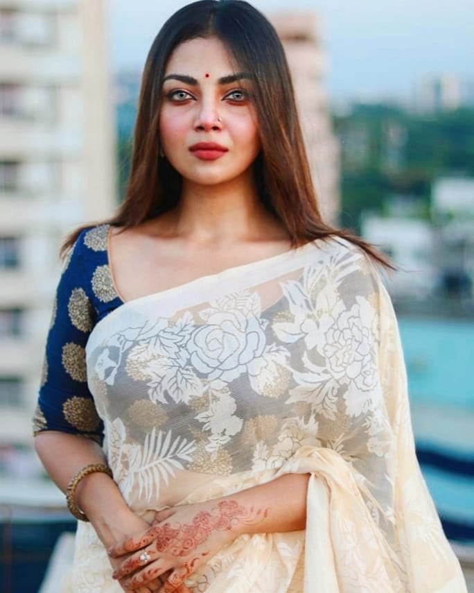 Indian saree girl nude photos exposed online