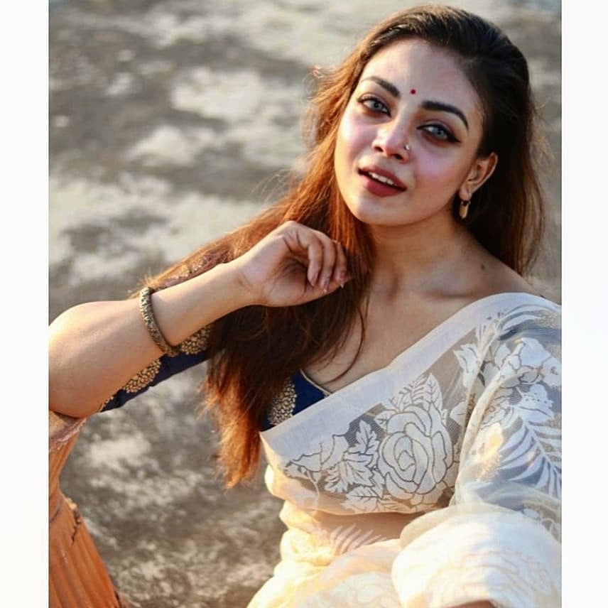 Indian saree girl nude photos exposed online