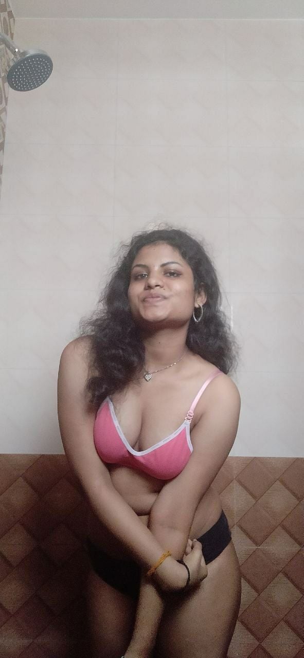 Kottayam hostel college girl naked posing pics