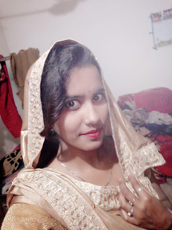 Exposing nude photos of sexy girlfriend