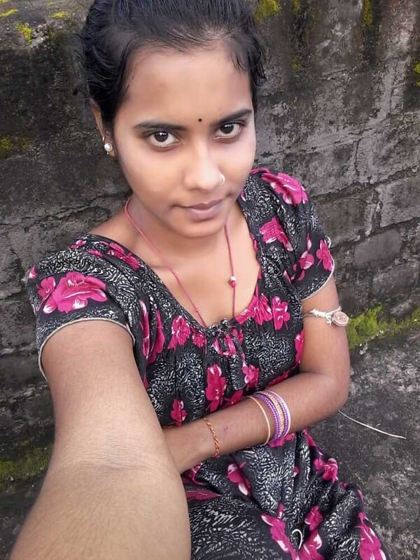 Exposing nude photos of sexy girlfriend