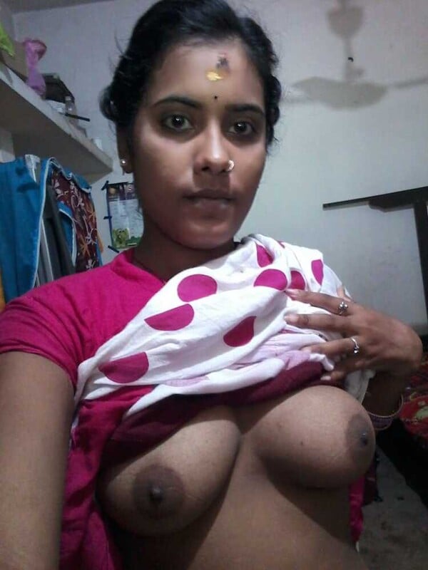 Exposing nude photos of sexy girlfriend