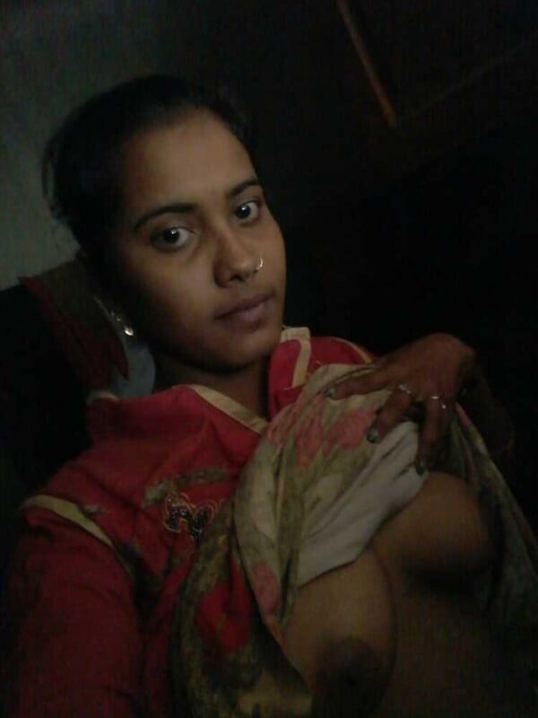 Exposing nude photos of sexy girlfriend