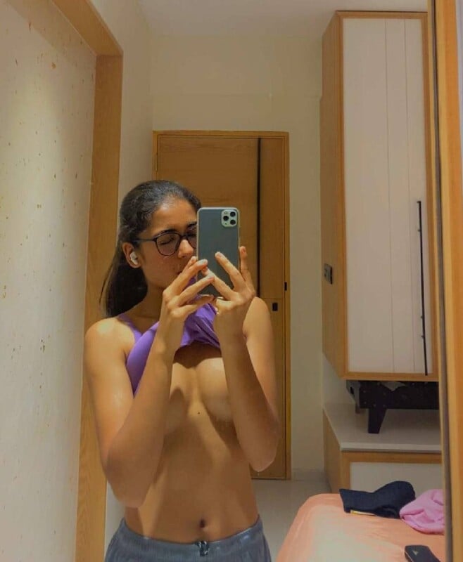 High class Indian girl nipple slip HD photos