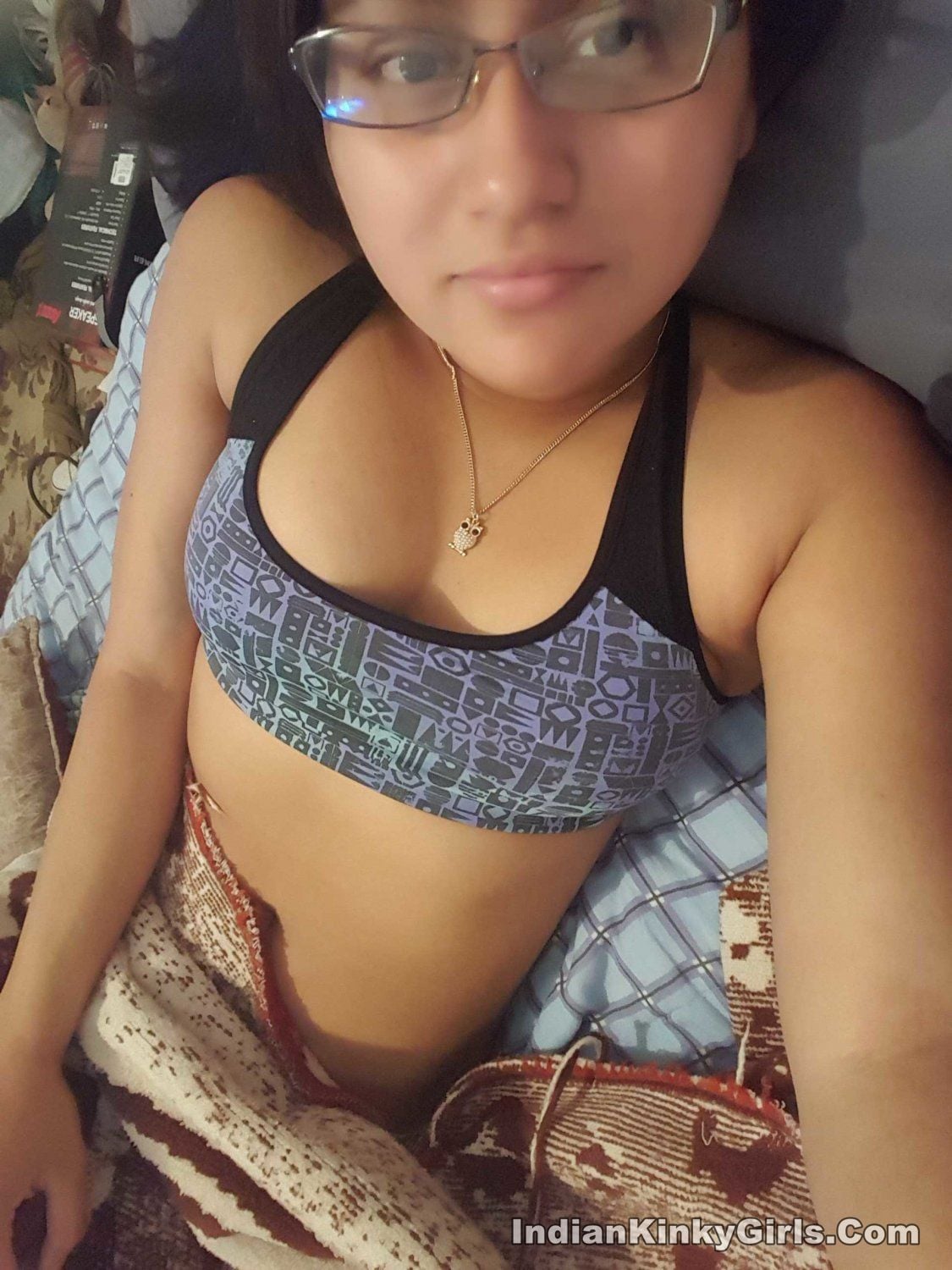 Hot babe in inners showing her perfect figure