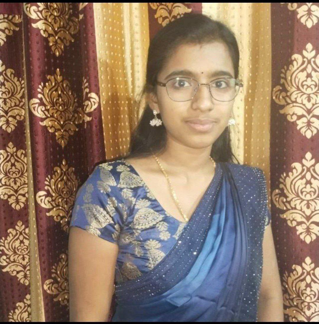 Malayali girl in Chennai sharing nude selfies