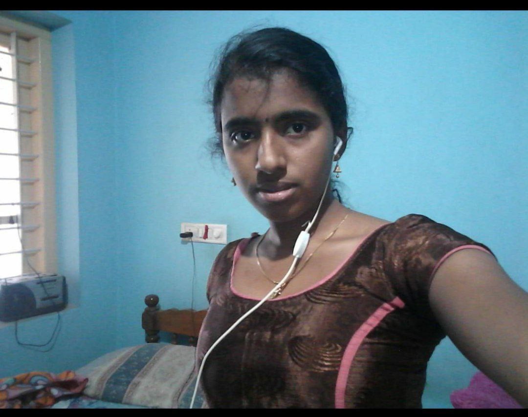 Malayali girl in Chennai sharing nude selfies