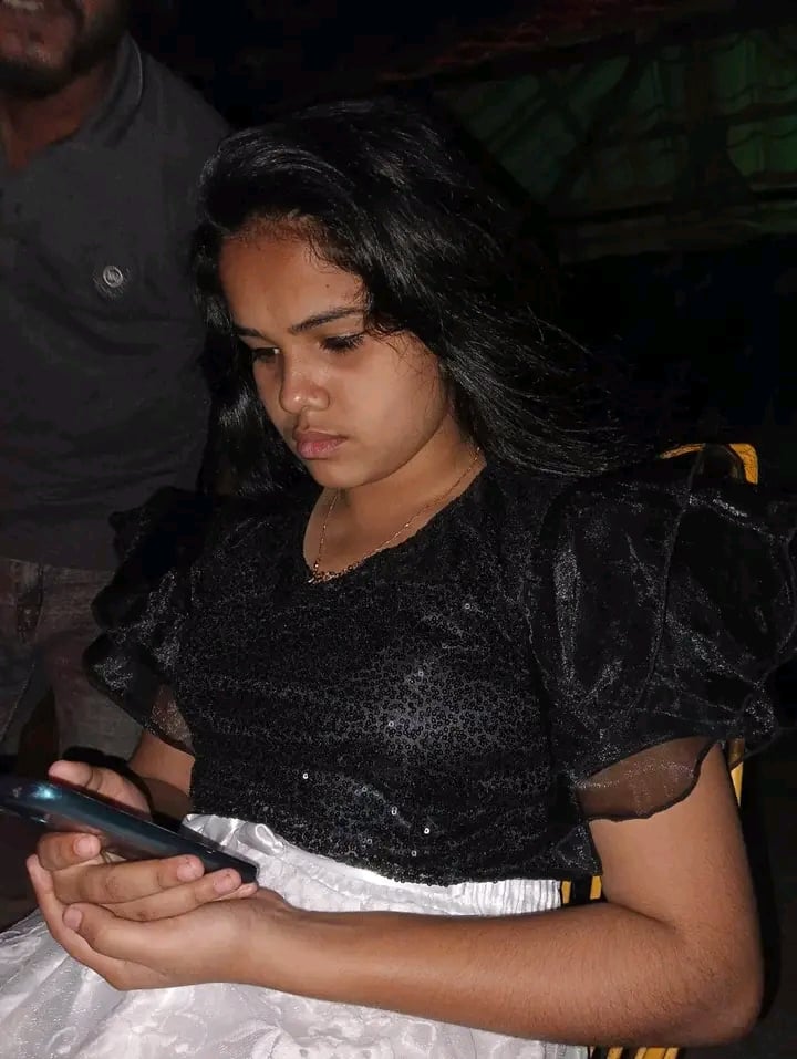 GF topless boobs show photos taken before sex