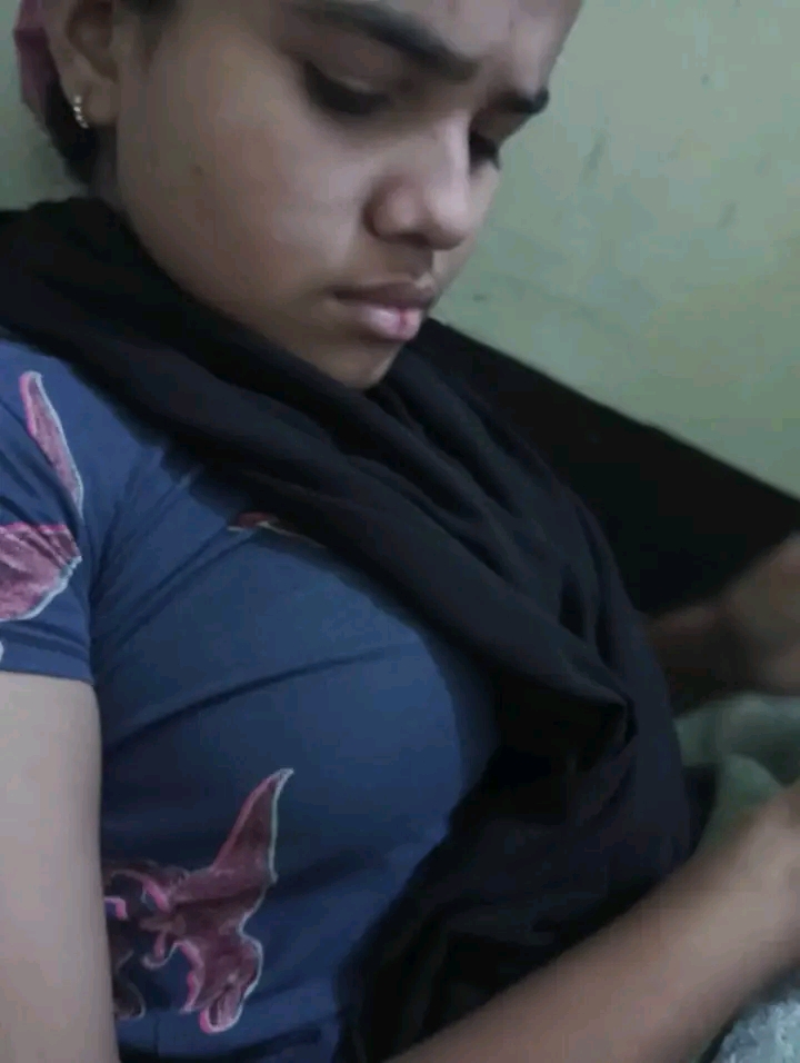 GF topless boobs show photos taken before sex