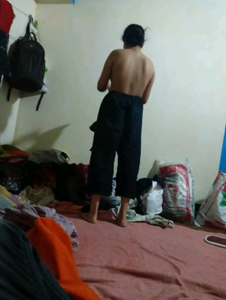 GF topless boobs show photos taken before sex