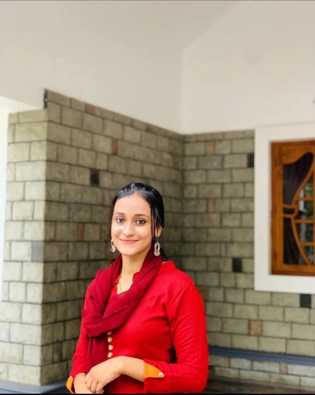 Skinny Indian girl nude photos shared with her lover