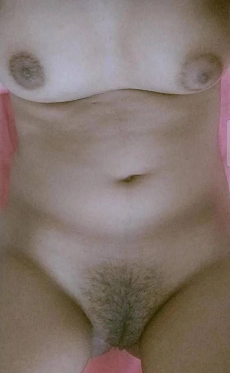 Skinny Indian girl nude photos shared with her lover