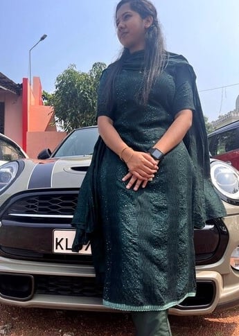 Mallu girlfriend virgin pussy and boobs showing to lover