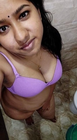 Mallu girlfriend virgin pussy and boobs showing to lover