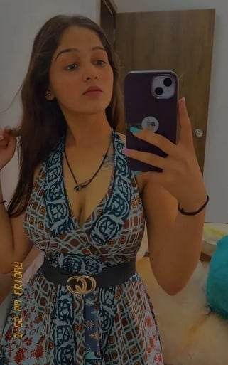 Instagram influencer Isha goes topless in selfies